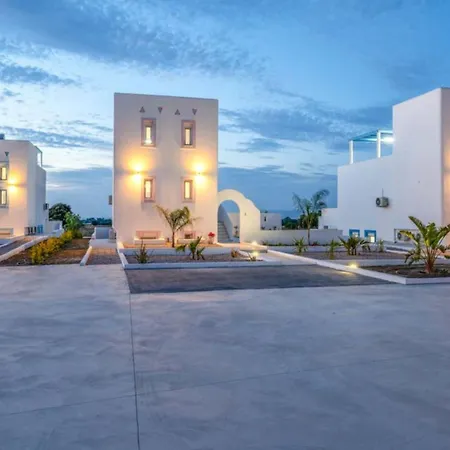 Xenos 5 With A Private Pool Near The Sea Tigaki