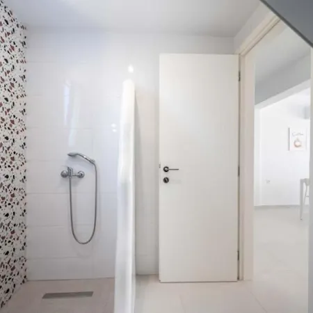 فيلة Xenos 5 With A Private Pool Near The Sea