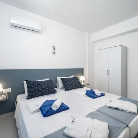 Xenos 5 With A Private Pool Near The Sea Tigaki