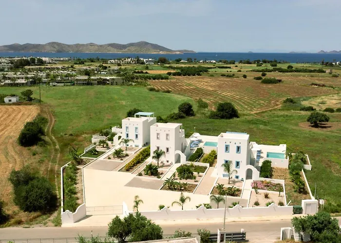 Xenos 5 With A Private Pool Near The Sea Vilă